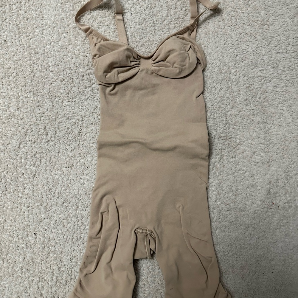 SKIMS Beige Bodysuit NWOT